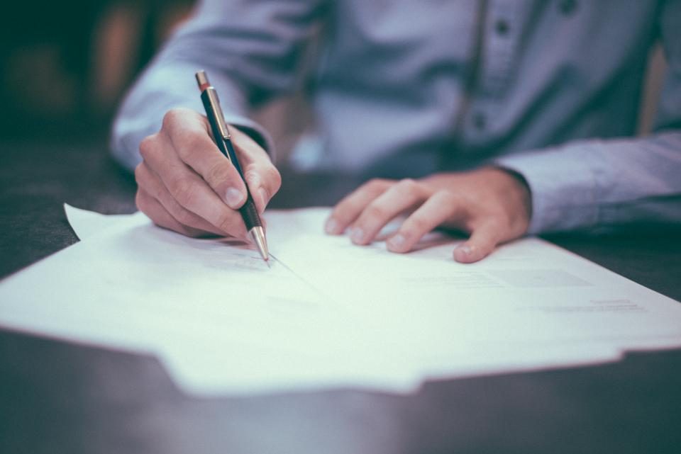 Hand writing with a fountain pen